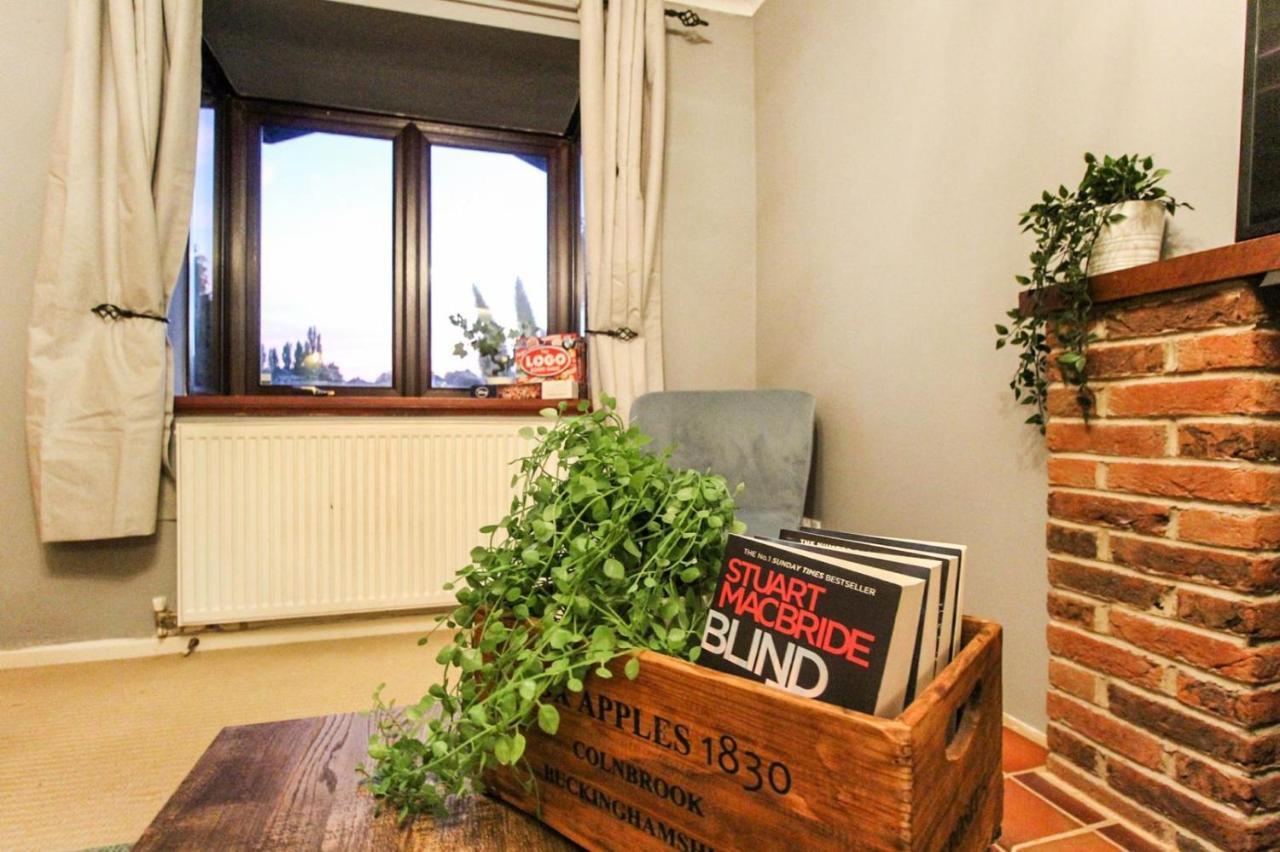 Comfortable 2 Bedroom House With Free Parking Holiday home *