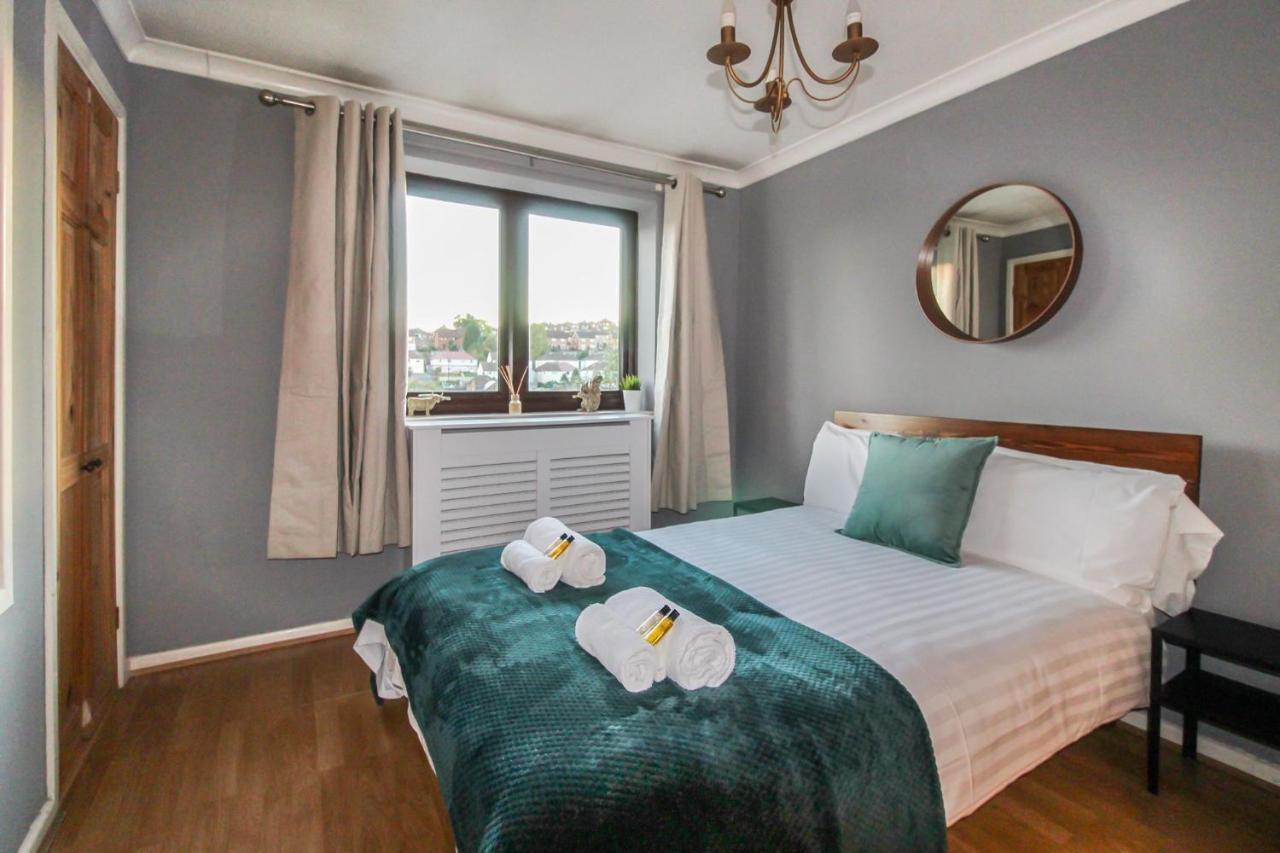 Holiday home Comfortable 2 Bedroom House With Free Parking